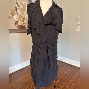 Carry Me sleeveless cape trench coat